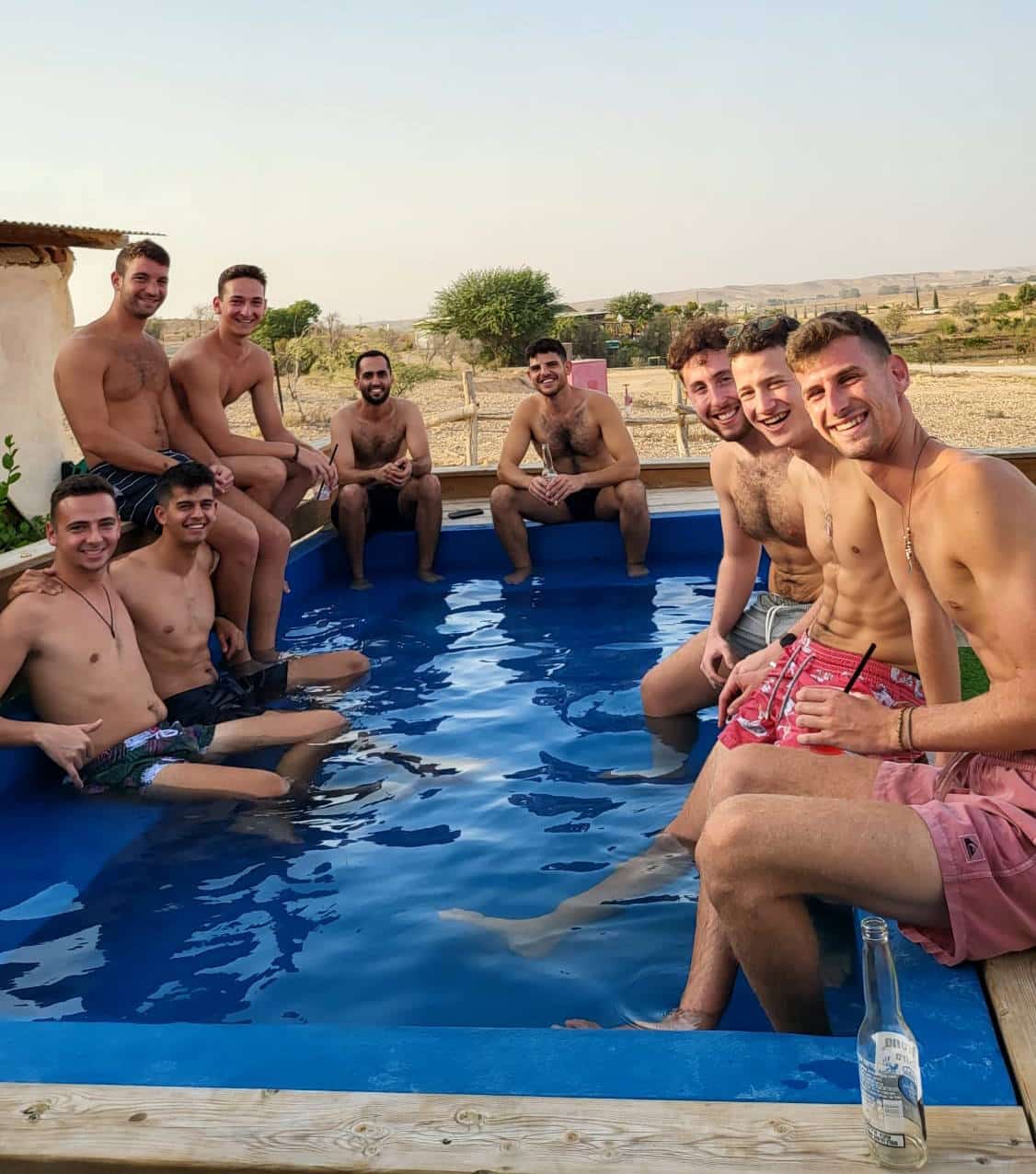 חוגגים מסיבת רווקים לעידן בחאן מתנת מדבר